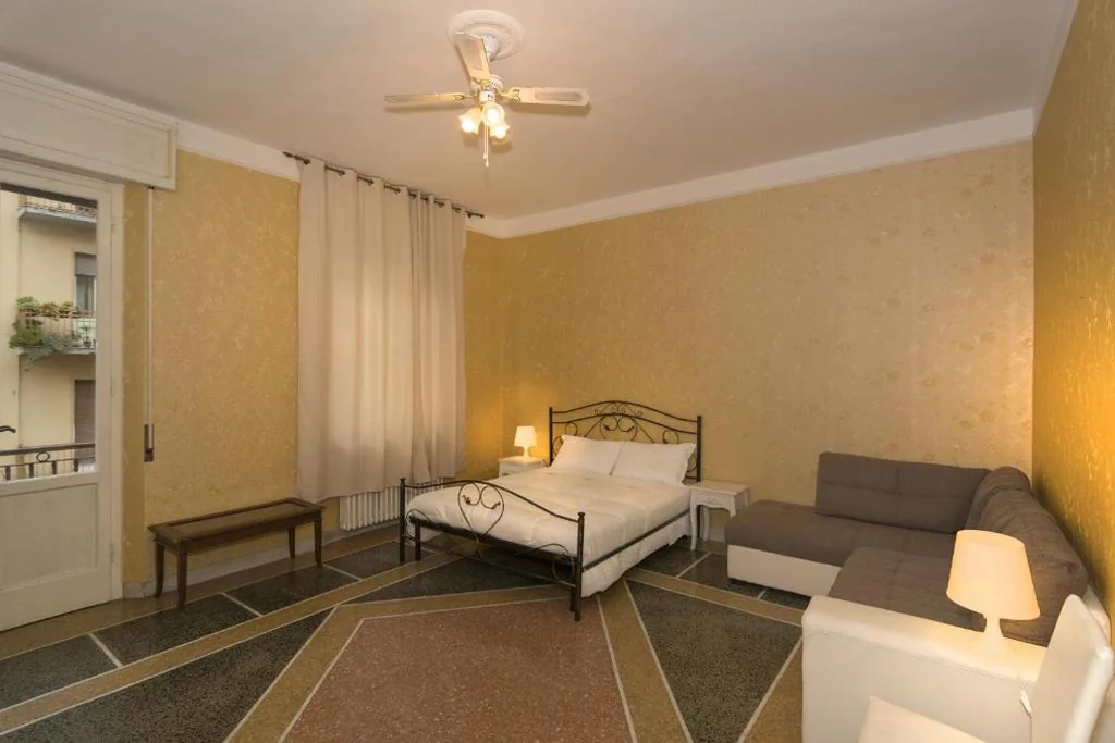 Camera Familiare con Terrazza — Holiday Pisa Gare 2