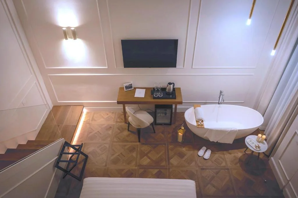 Camera Familiare con Terrazza — Suite Residenza Quartieri Storici Duomo