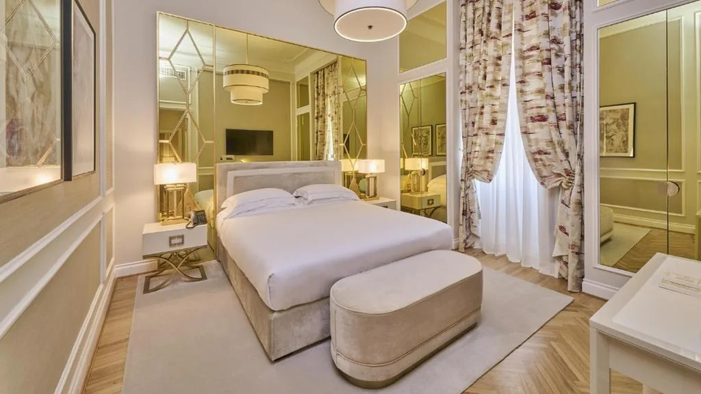 Family Room with Inner Courtyard View — Grand Hotel Principe Di Piemonte