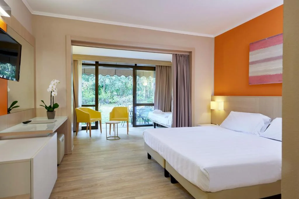 Camera Familiare con Vista Giardino — Park Hotel I Lecci