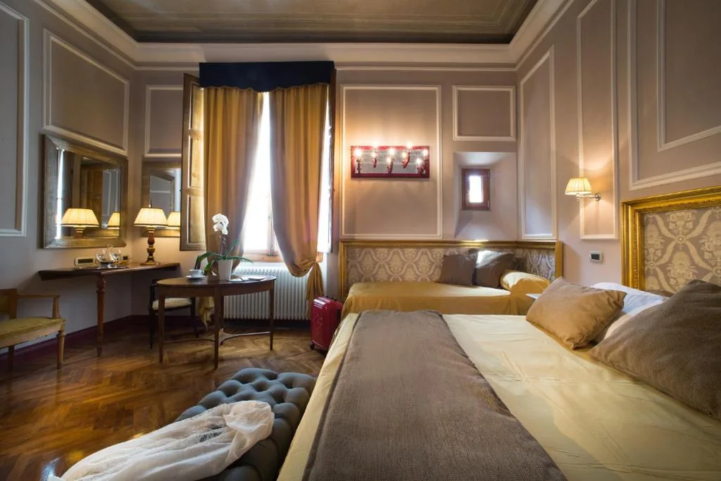 Deluxe Family Room — Boutique B&B Torre de’ Conti