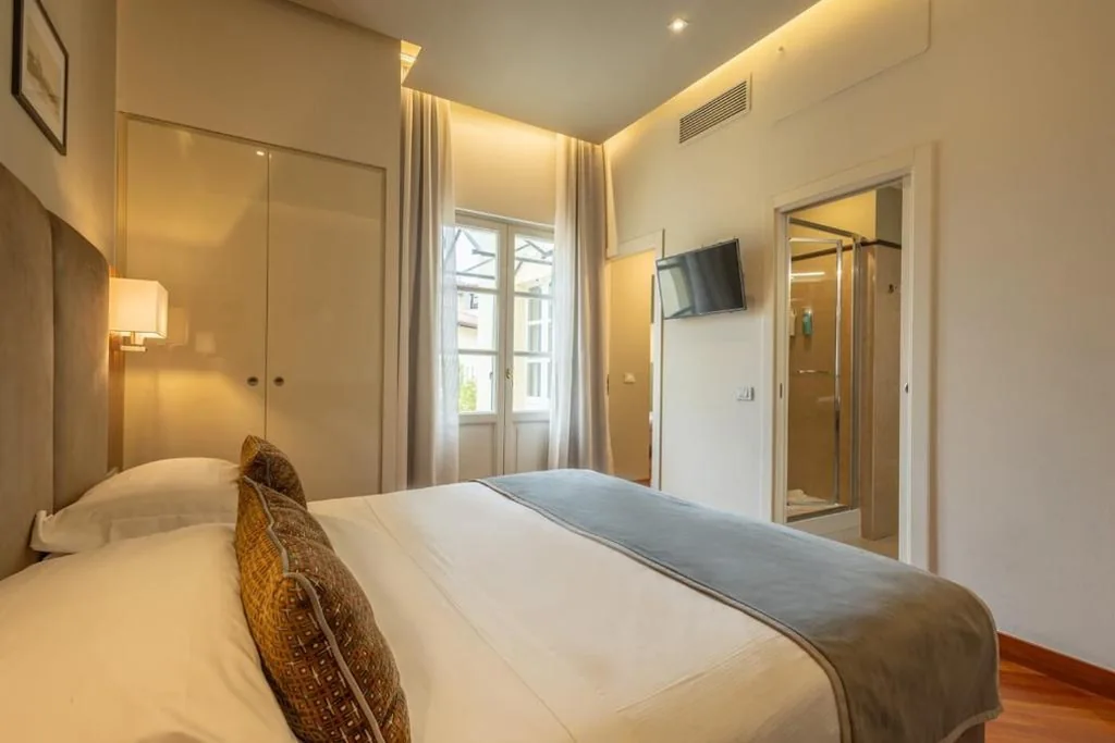 Family Room — Hotel Embassy