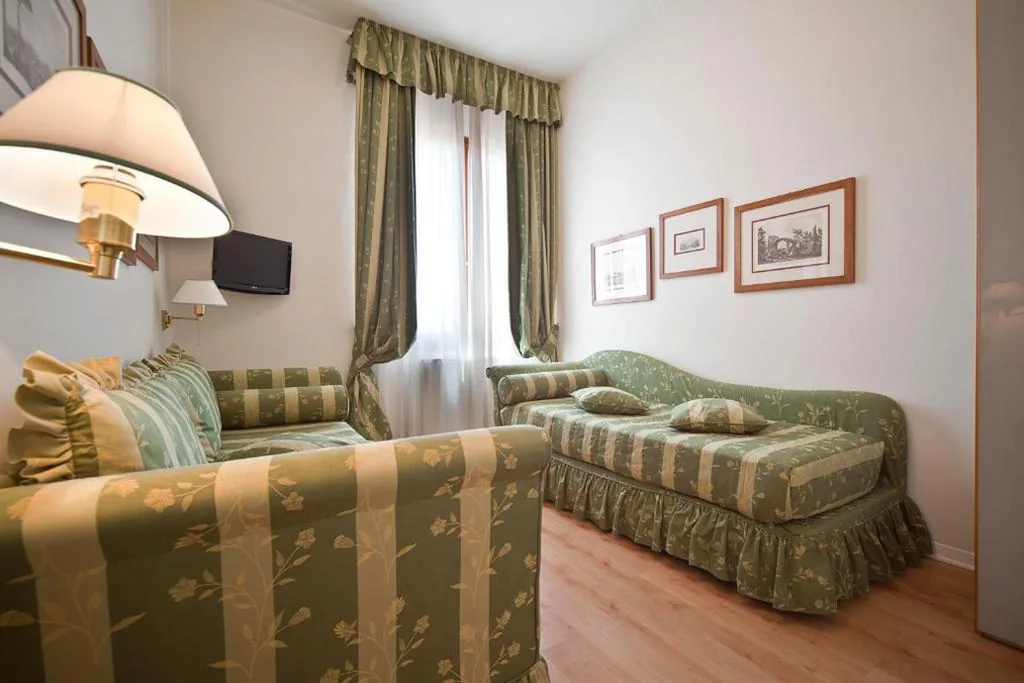 Family Room — Hotel Italia