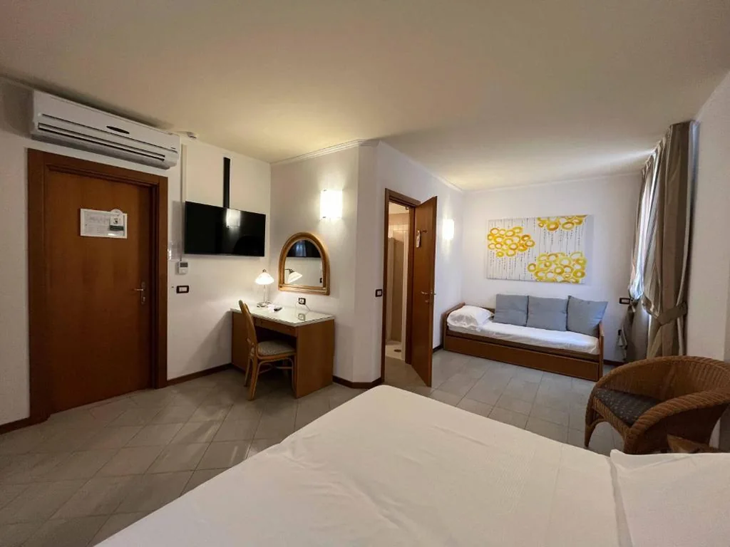 Standard Family Room — Hotel Regina
