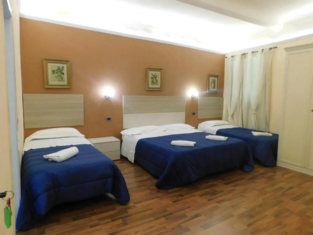 Camera Familiare Standard — PICCOLO HOTEL Nel Centro Storico di Firenze