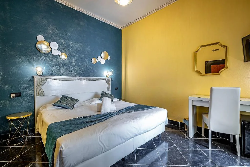 Camera Familiare Superior — HOTEL VENETO Centro Storico di Firenze