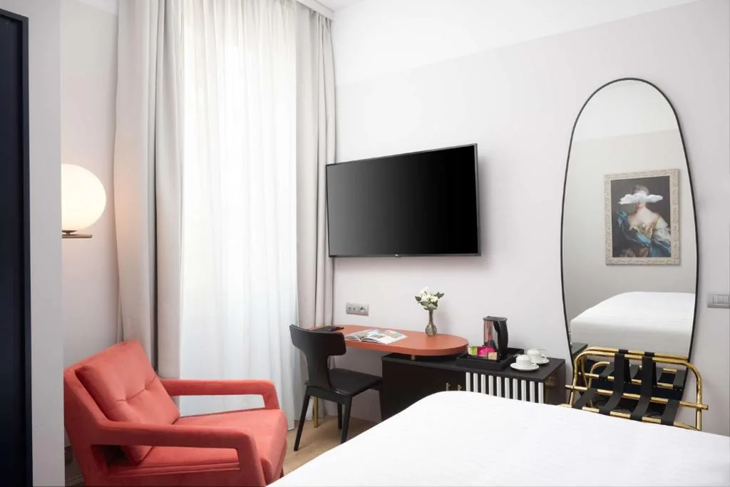 Camera King Classic — Anglo American Hotel Florence, Curio Collection By Hilton