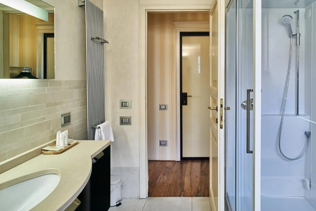 King Room with Balcony — B&B Le Logge Luxury Rooms