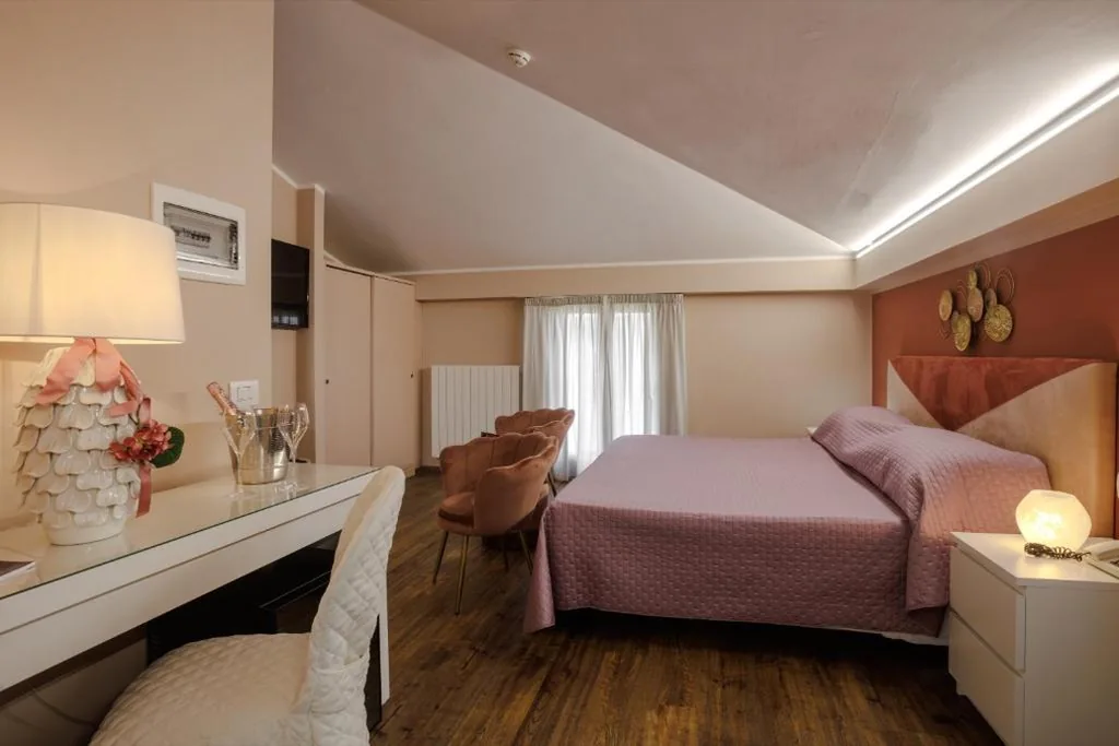 King Room with Hot Tub — Albergo Alassio