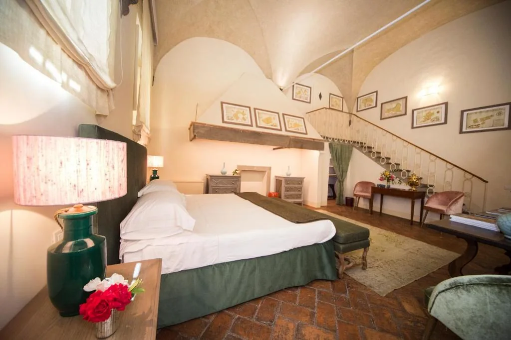 Deluxe King Room — Al Palazzo del Marchese di Camugliano Residenza d’Epoca