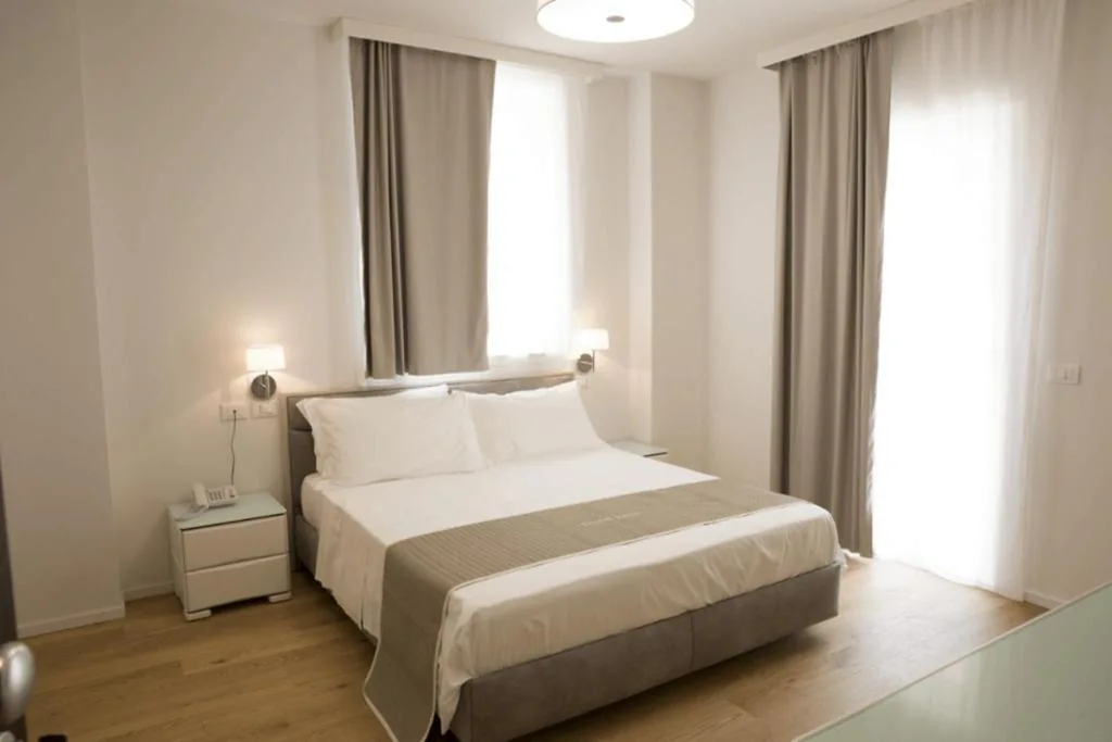 Deluxe King Room — Boutique Hotel Enia