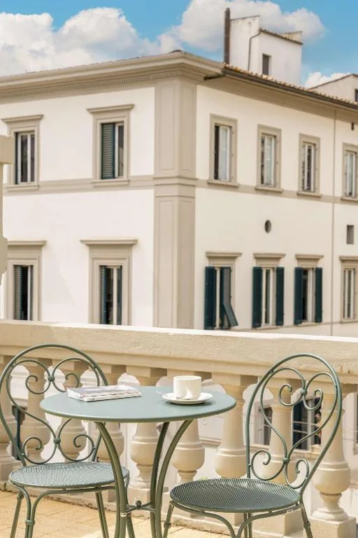 Camera King Deluxe con Terrazza — Anglo American Hotel Florence, Curio Collection By Hilton