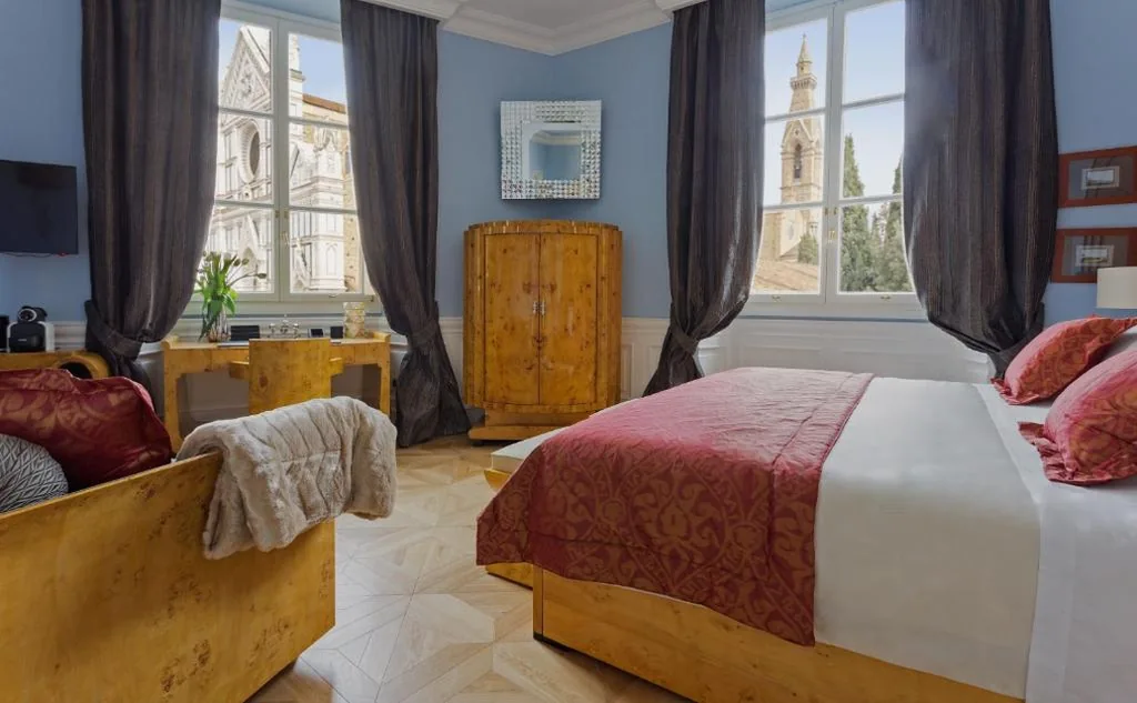 Camera King Deluxe con Vista Città — La Maison du Sage