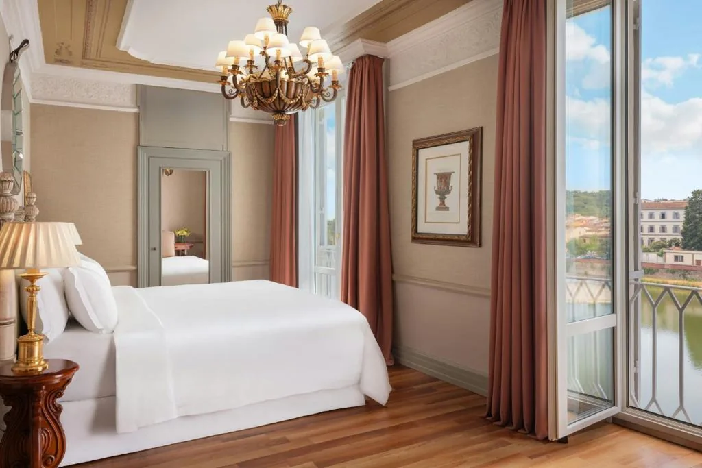 Camera King Deluxe con Vista Fiume — The Excelsior, a Luxury Collection Hotel, Florence