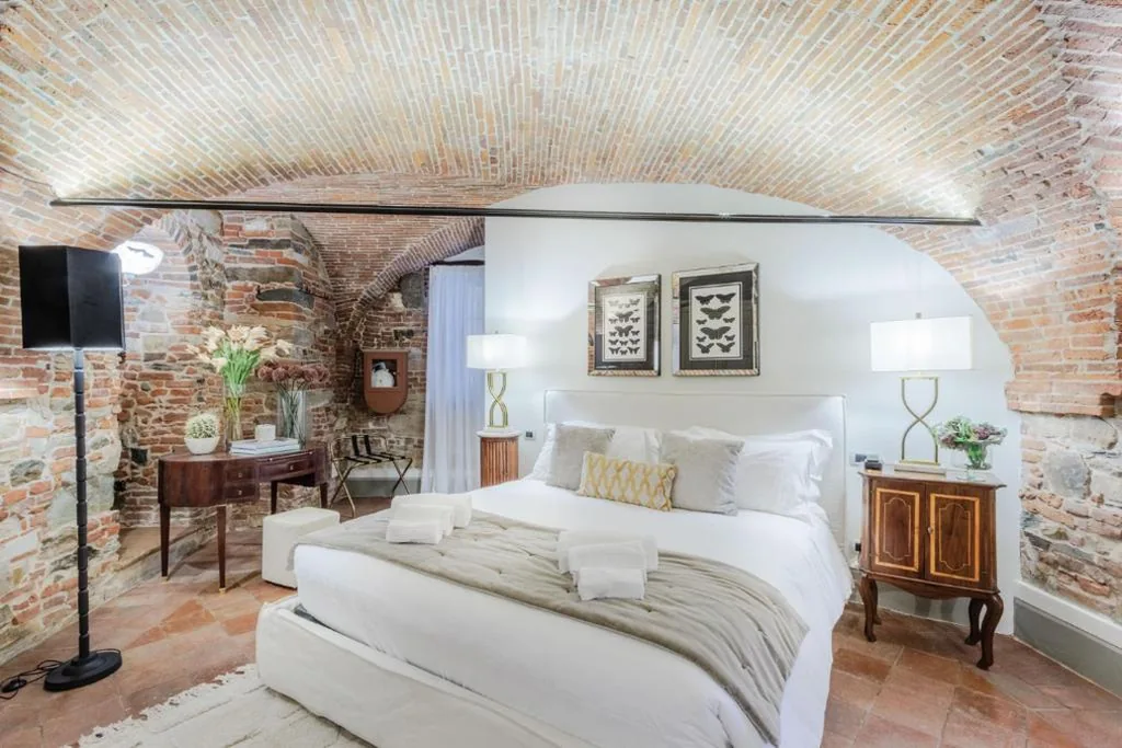 Deluxe King Room — Lucca Heritage Retreat