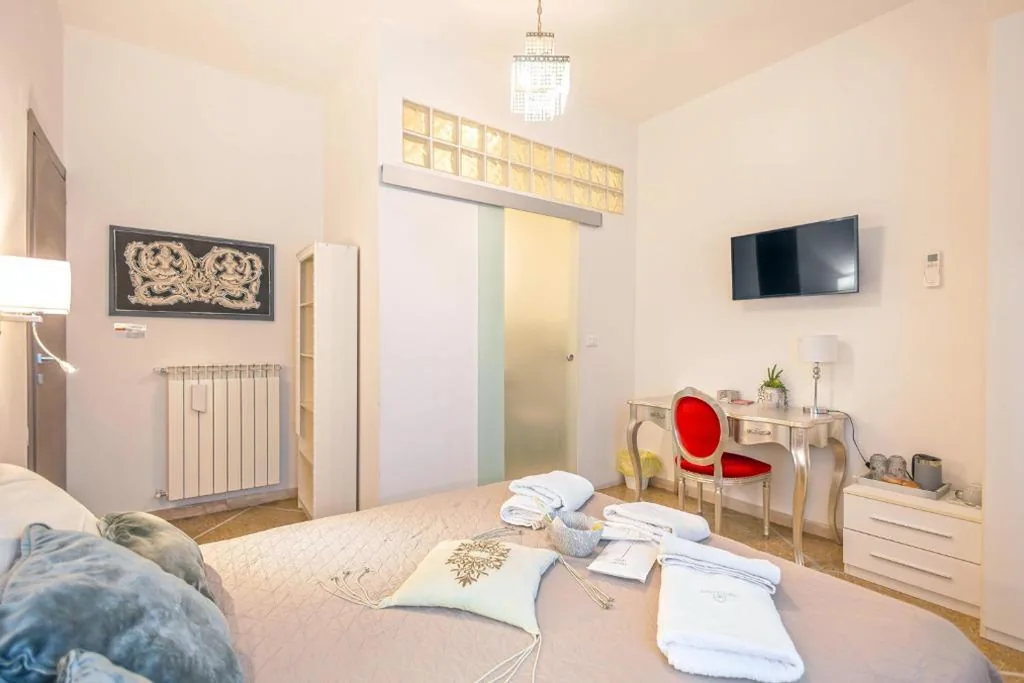 Deluxe King Room — MIGU POINT Pisa