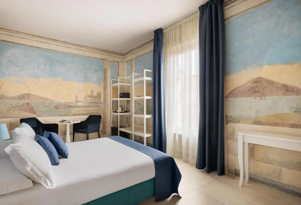 Deluxe King Room — Prato dei Miracoli Residenza d’Epoca