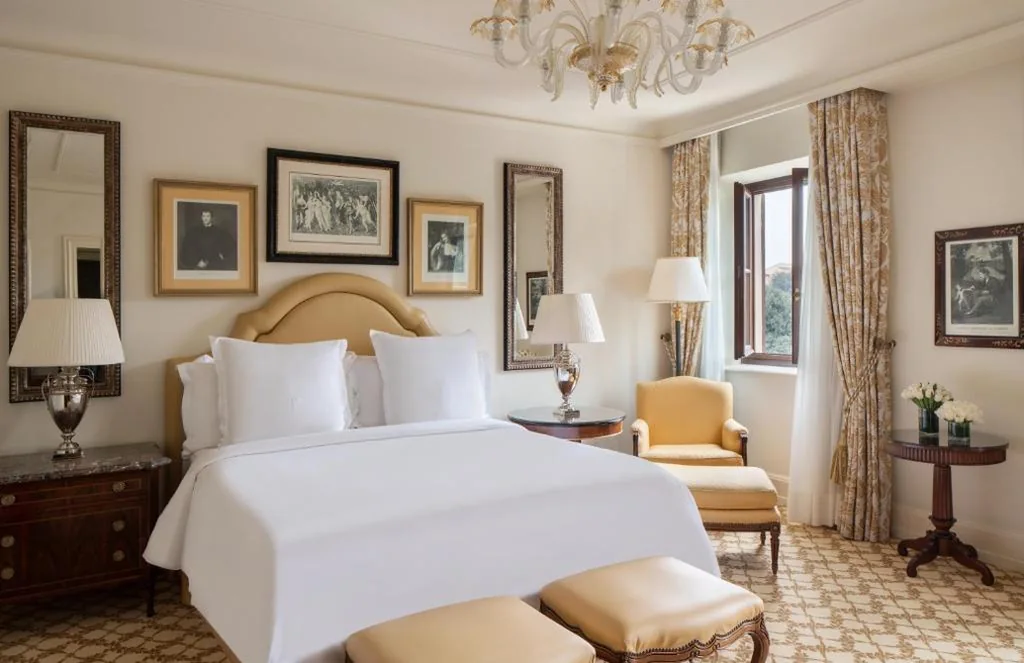 Four Seasons King Room — Four Seasons Hotel Firenze