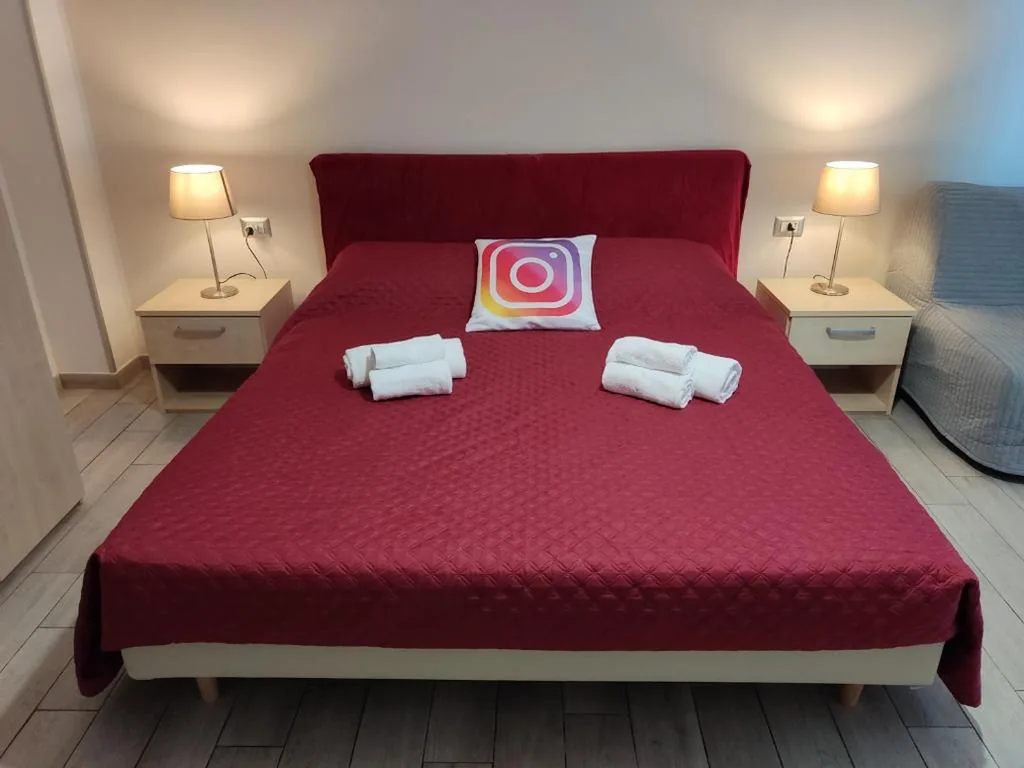 King Room — Guest House Web Room