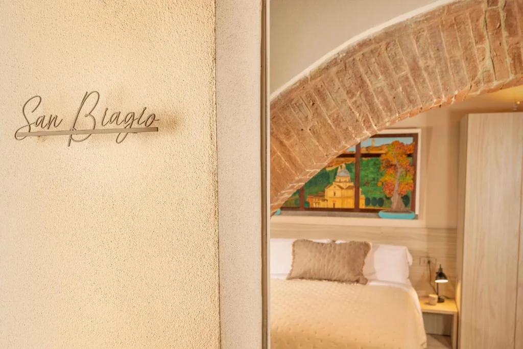 Camera King — Palazzo Falcinelli Luxury Room in Montepulciano Center with Air Conditioning and Elevator