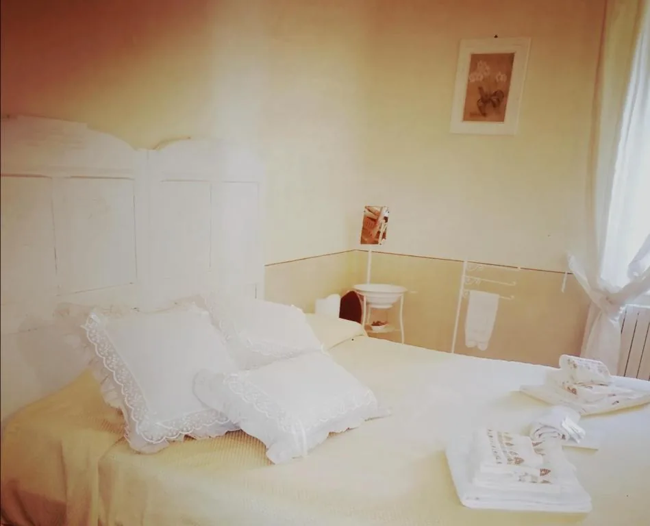 Standard King Room — Bed and Breakfast Evelina