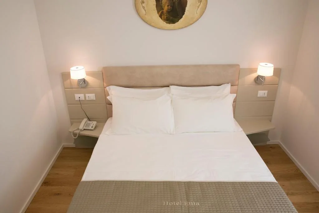 Standard King Room — Boutique Hotel Enia