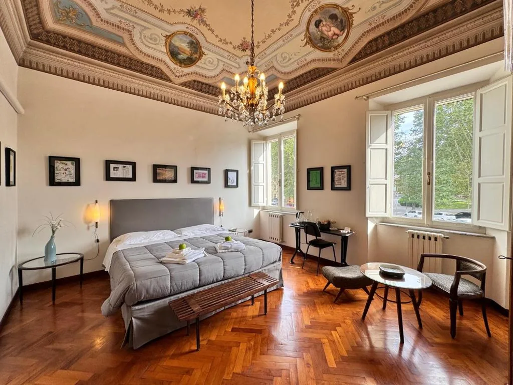 Standard King Room with Private Bathroom — Le Muse