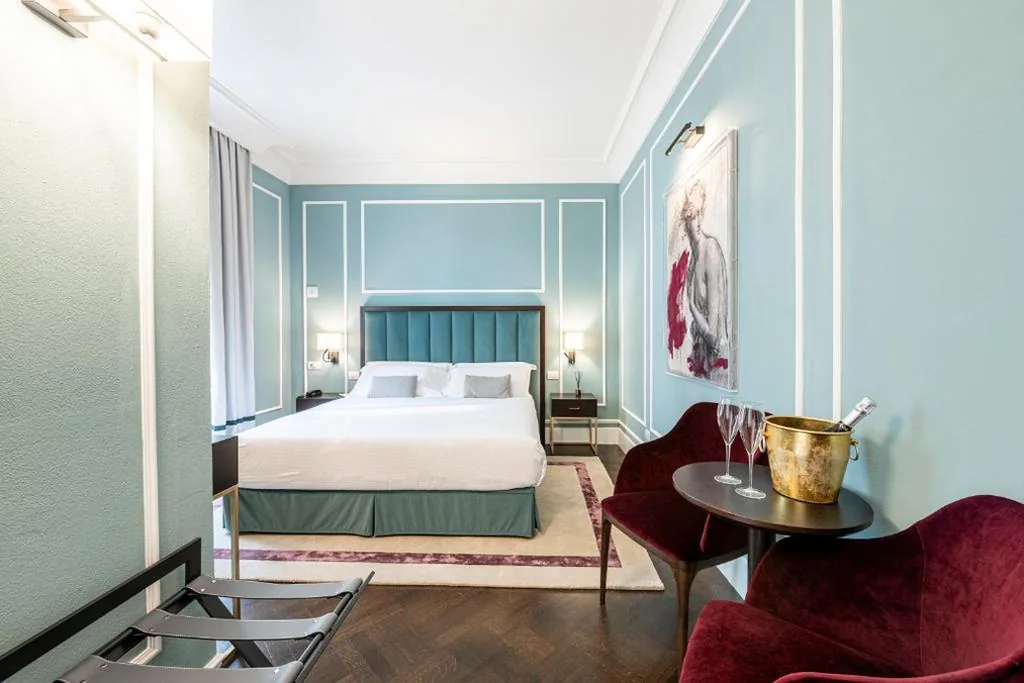 Standard King Room — Glimpse Hotel