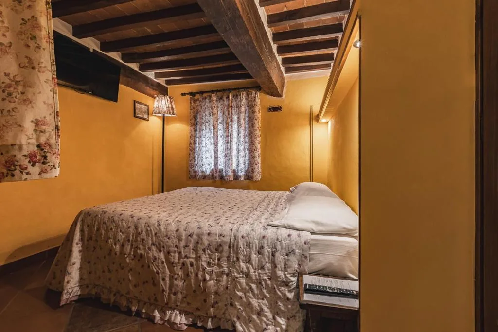 Standard King Room — Meublè Evoè
