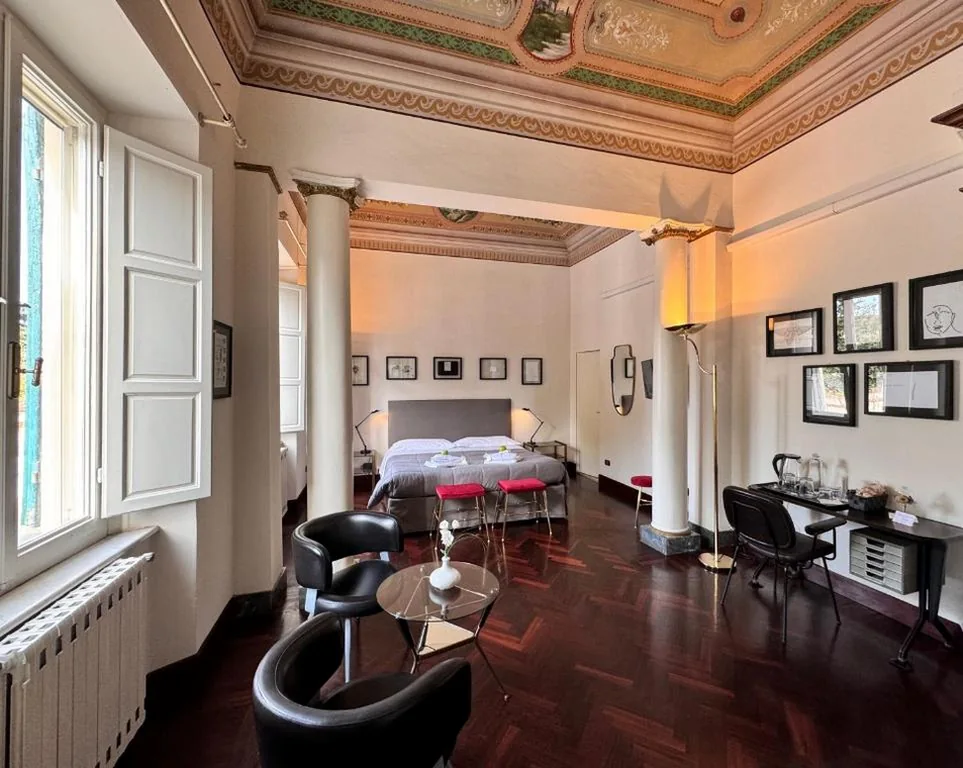 Superior King Room with Private Bathroom — Le Muse