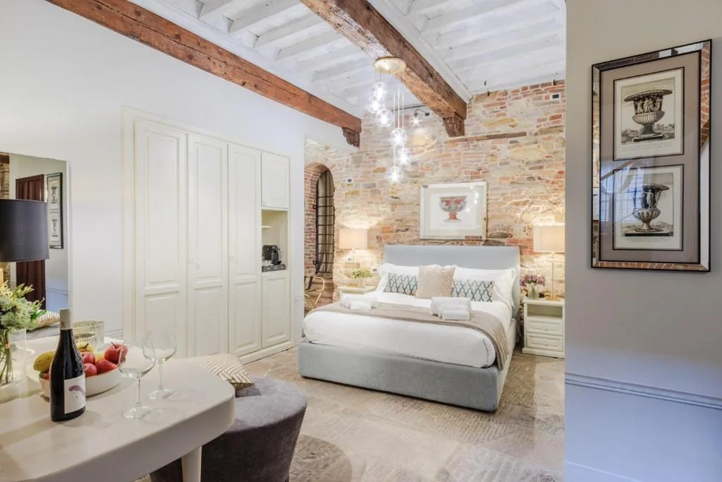 Superior King Room — Lucca Heritage Retreat