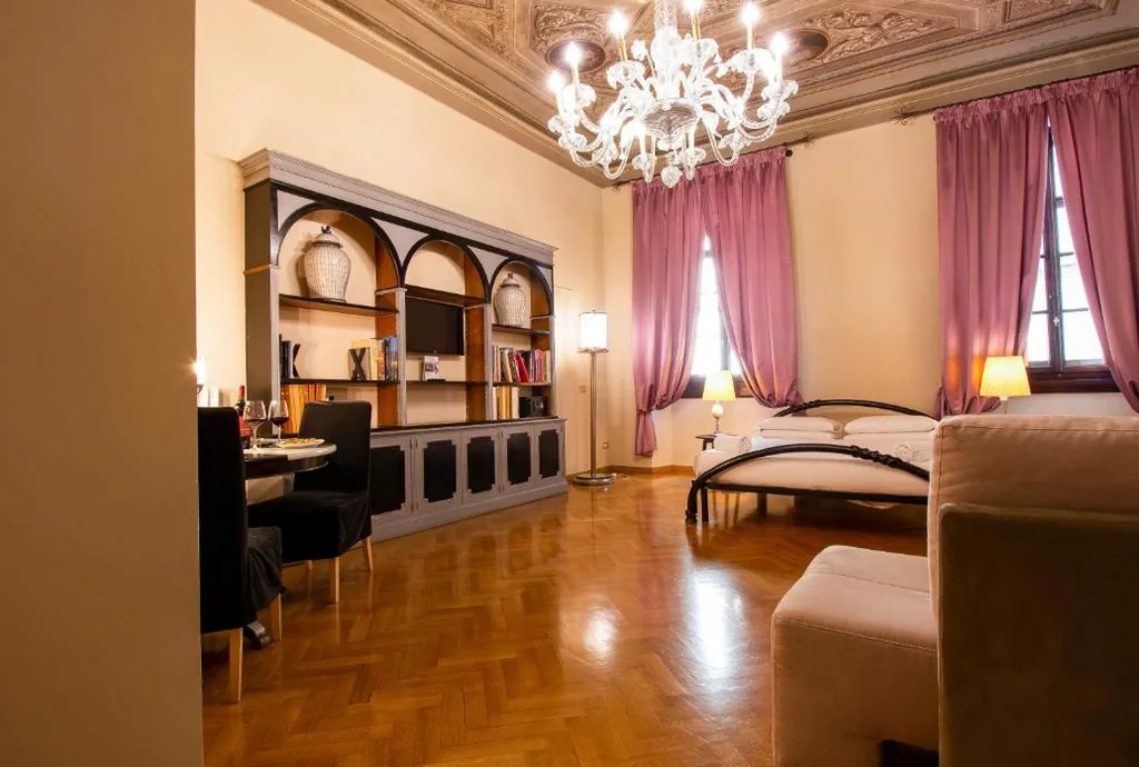 Superior King Room — N4U Guest House Florence
