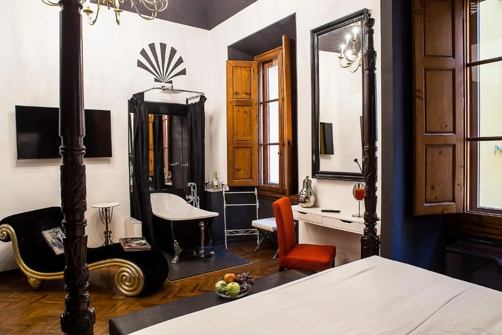 Superior King Room — Porcellino Gallery Art Boutique BB