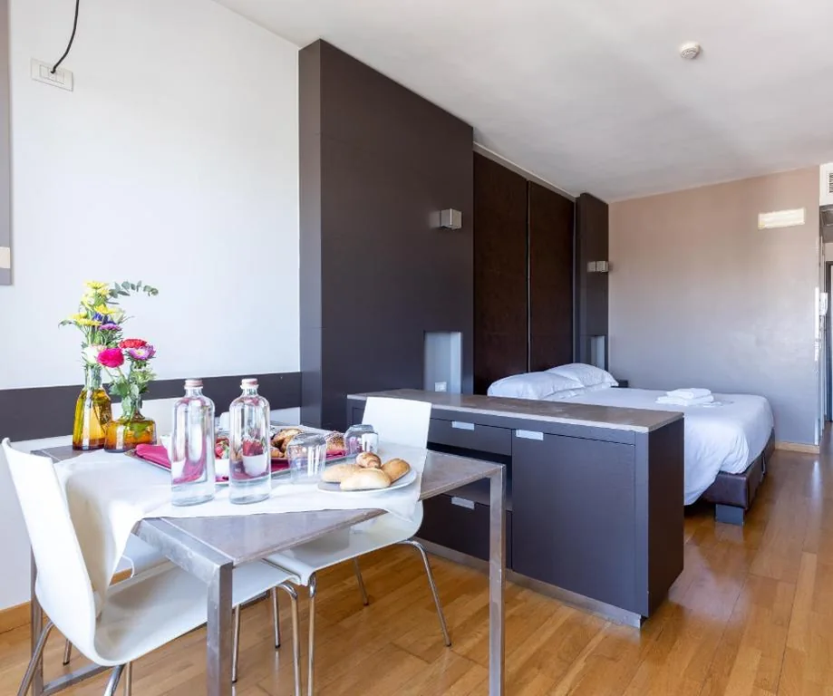 Camera Matrimoniale (1 Adulto) — Wall Art Hotel & Residence