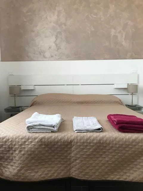 Double Room — affittacamere alloggio olivo Empoli a pochi passi dalla stazione