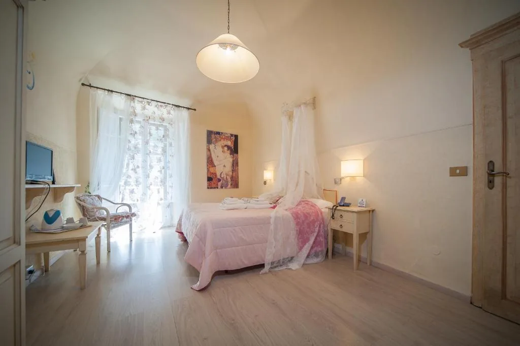 Camera Matrimoniale — Albergo Etruria