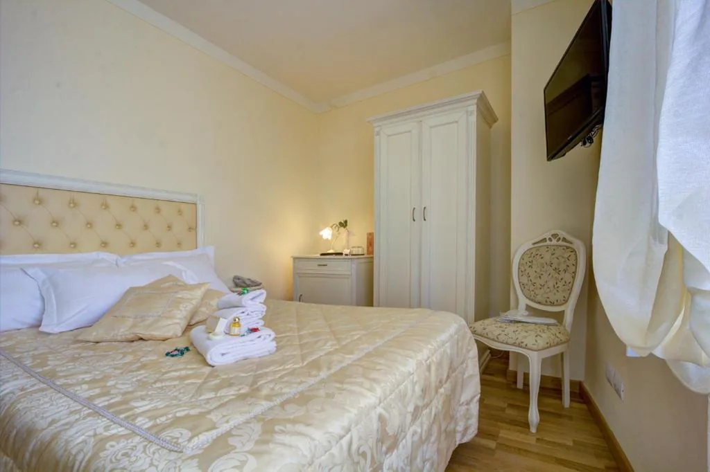 Camera Matrimoniale Basic — Hotel Volterra In Superior