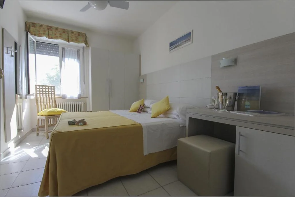 Camera Matrimoniale Budget — Hotel Miramare