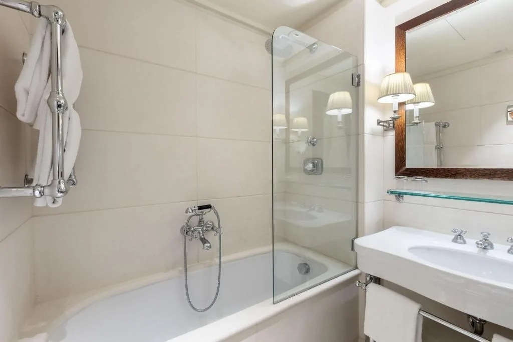 Classic Double Room with Balcony — Gallery Hotel Art – Lungarno Collection