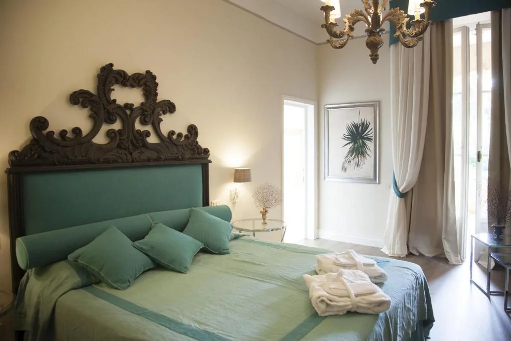 Classic Double Room with Balcony — Hotel Villa Maremonti