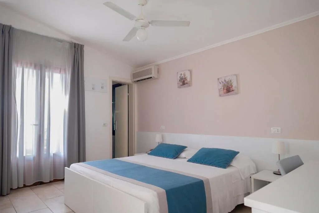 Classic Double Room with Terrace — Hotel Paradiso