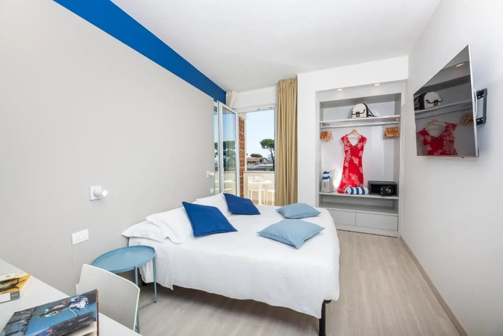 Comfort Double Room with Balcony and Sea View — Amarina Hotel