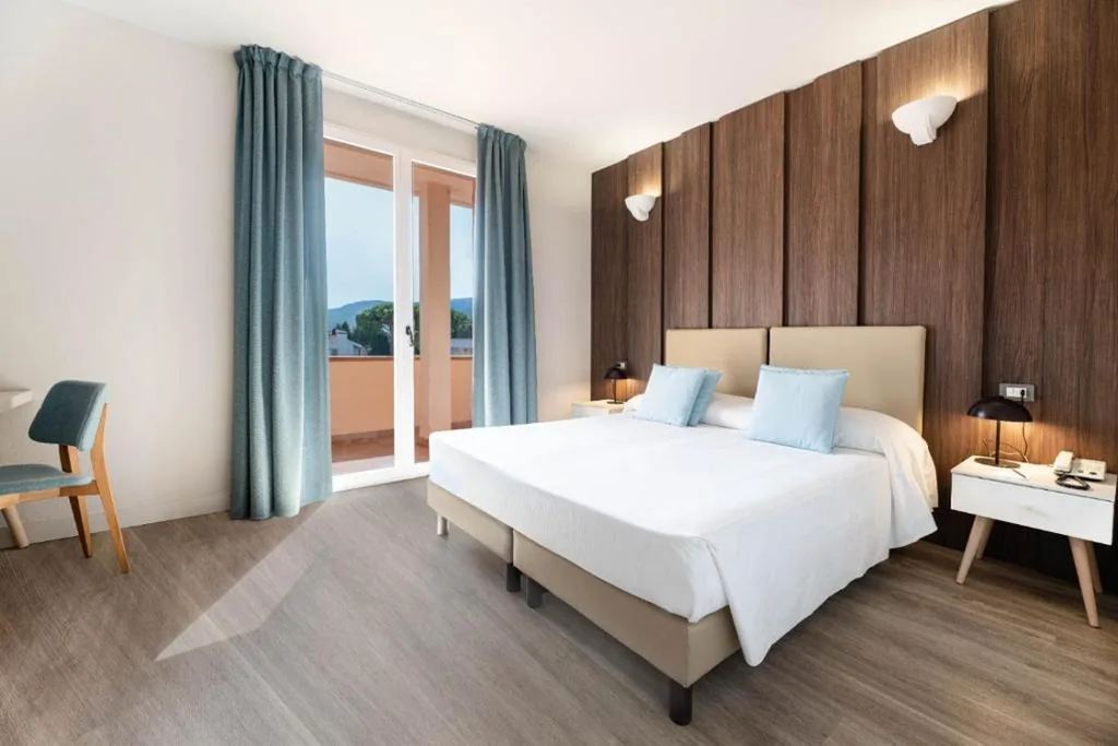 Camera Matrimoniale Comfort con Balcone — Hotel Riva del Sole