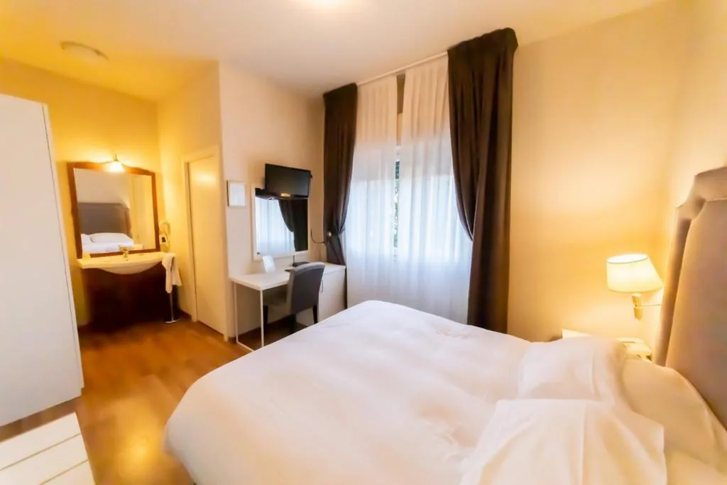 Comfort Double Room — Hotel Viscardo