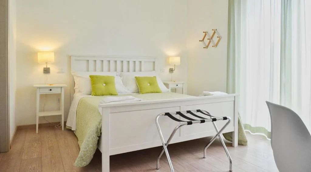 Camera Matrimoniale Comfort — Petit Hotel