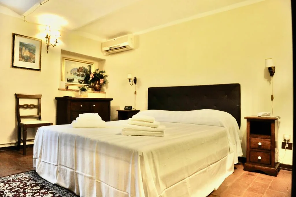 Camera Matrimoniale Comfort — Villa Schiatti