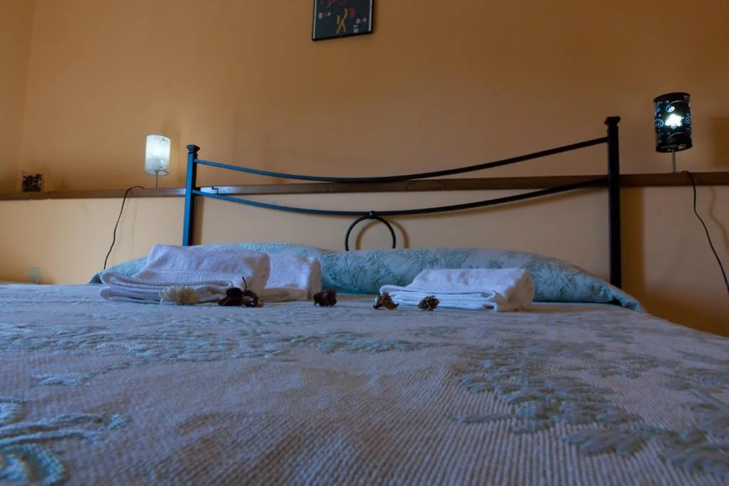 Camera Matrimoniale con Bagno in Comune — B&B Gate 52