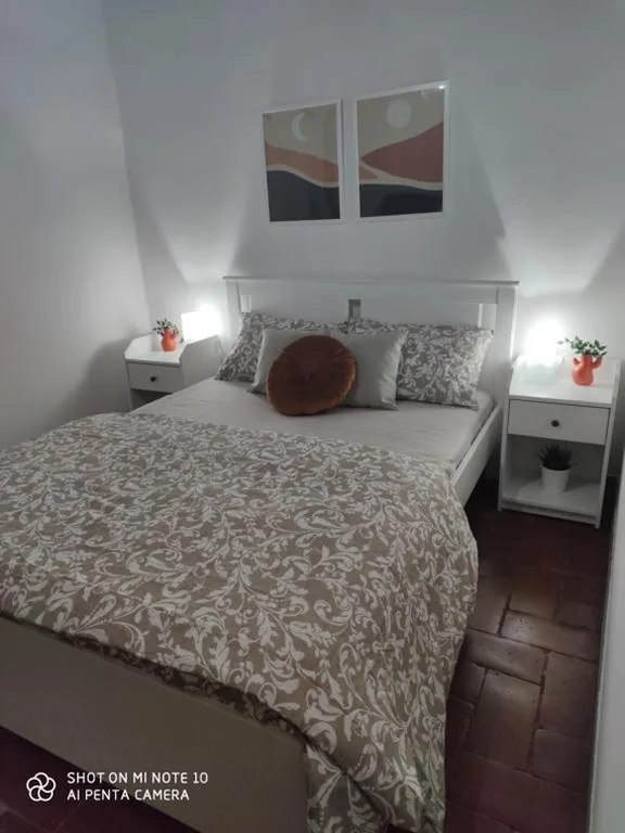 Double Room with Shared Bathroom — Dante’s Room dei Cerchi