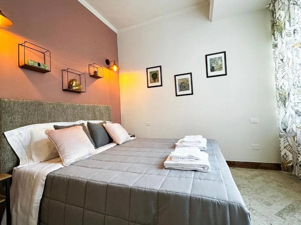 Double Room with Shared Bathroom — Fiorentini – Stazione