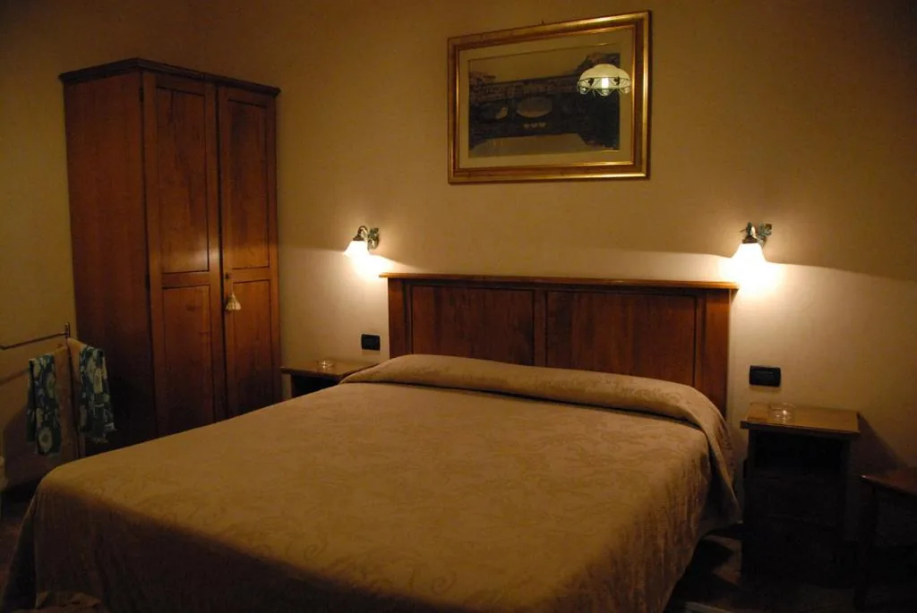 Camera Matrimoniale con Bagno in Comune — Hotel Margaret